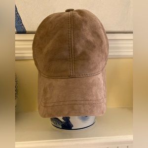 Suede baseball cap, one size adjustable, taupe